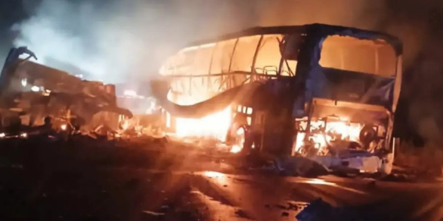 35 fallecidos y 8 sobrevivientes deja choque entre autobús y tráiler en Tabasco